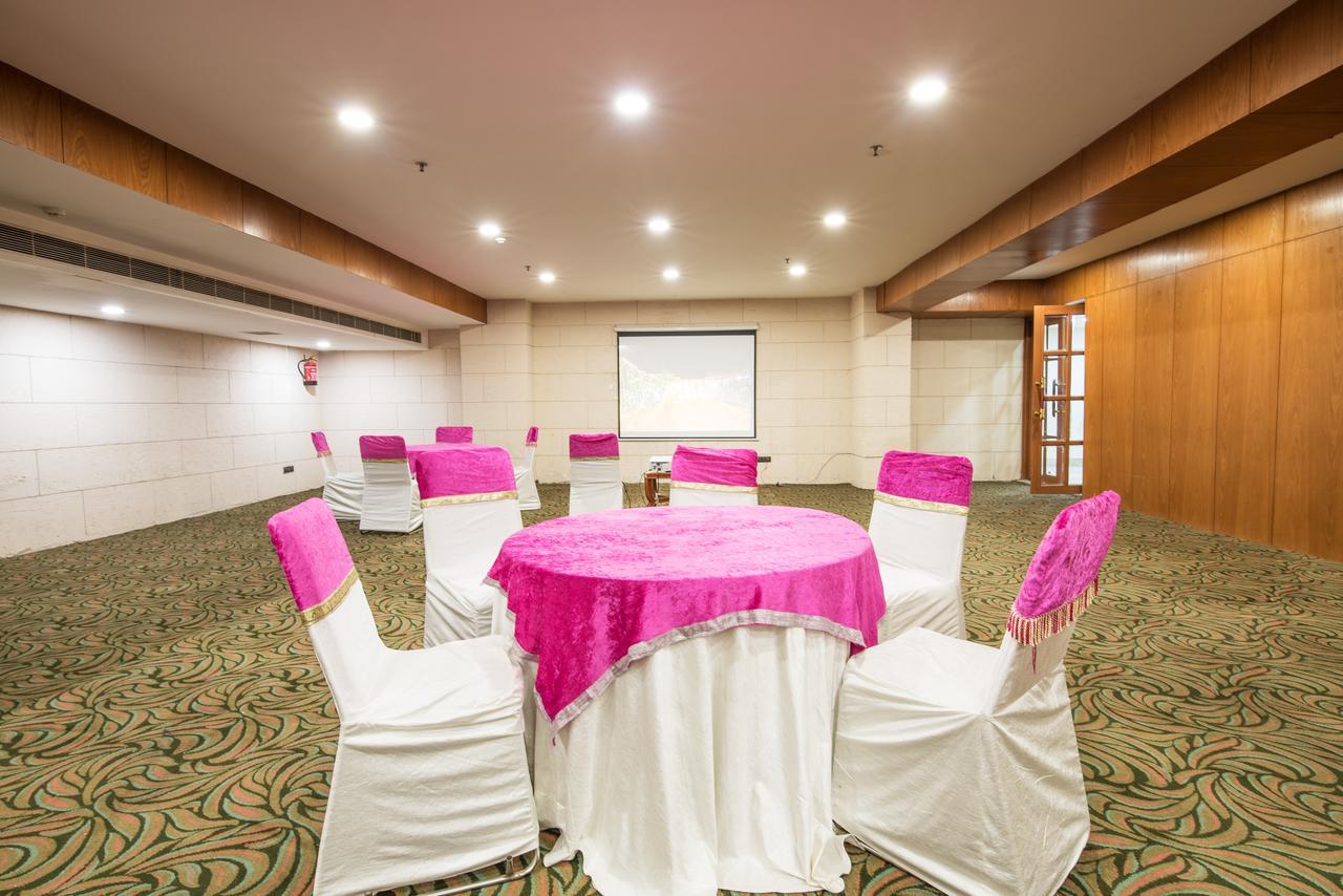 Hotel Celebration Gardens New Delhi Exterior photo