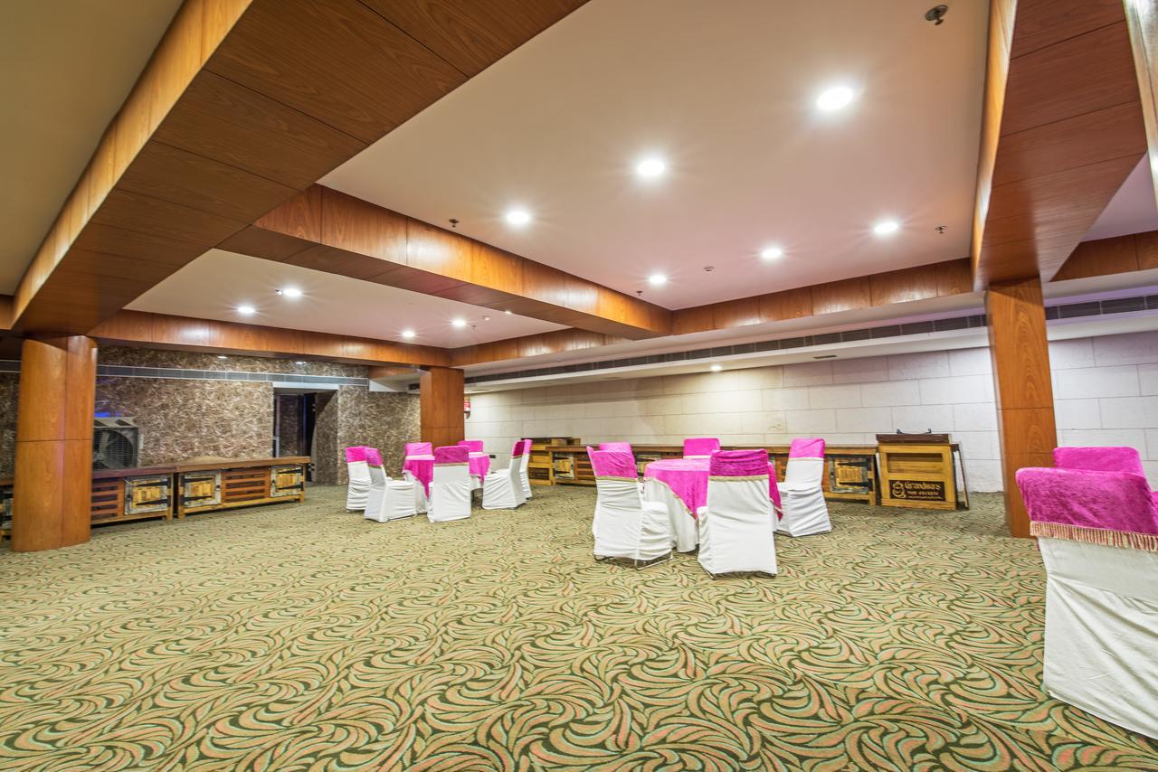 Hotel Celebration Gardens New Delhi Exterior photo