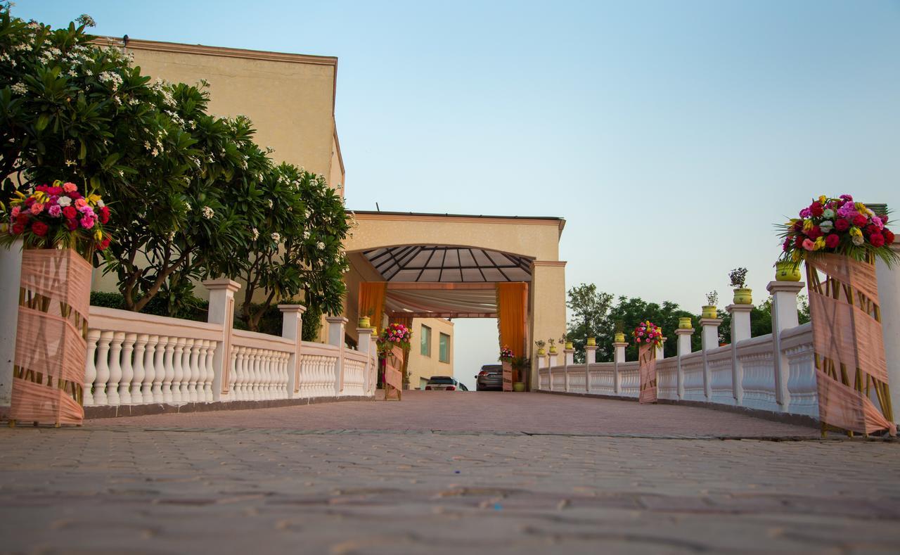 Hotel Celebration Gardens New Delhi Exterior photo